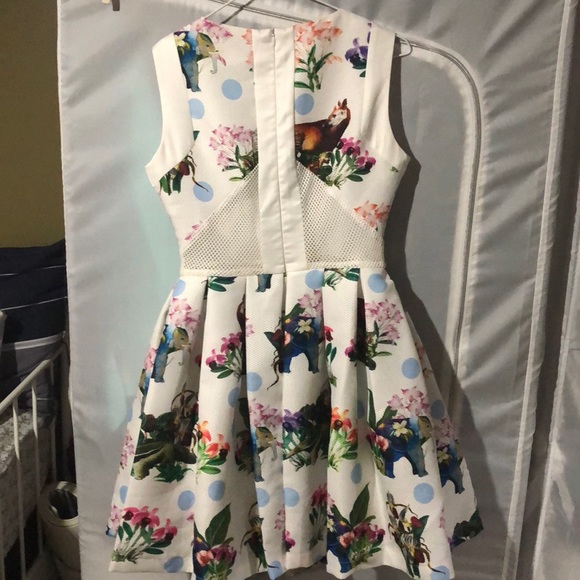 I am selling this dress - Picture 2 of 3